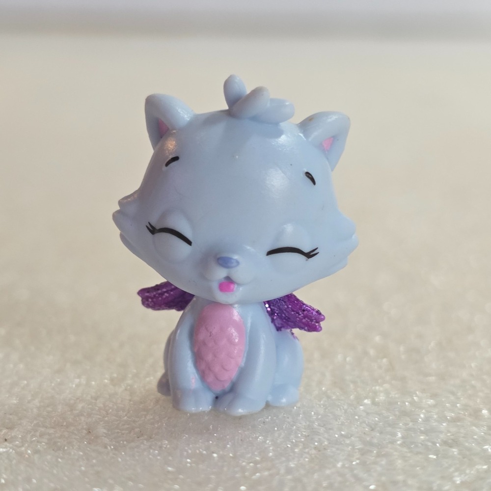Spin Master Hatchimals CollEGGtibles Series 3 Light Blue Kittycan Cat Figure 1"